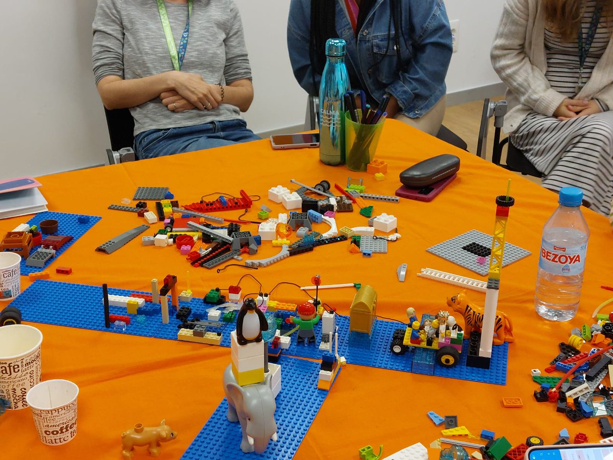 El passat dimarts vam fer una jornada per la planificació estratègica de l'equip XPA amb la metodologia #LegoSeriousPlay on vam participar l'equip XPA, pacients i altres professionals que col·laboren amb XPA.
Una jornada molt interessant, profitosa i enriquidora!