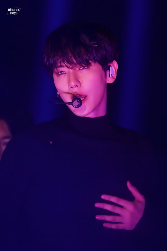 the b in baekhyun stands for BROAD CHEST 🔥