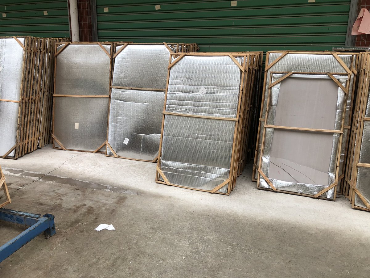 ShawnXiao001's tweet photo. Hanyee sintered stone safe package for dining table top to export, foil paper plus foam and plus wood frame #woodframe #tabletop #sinteredstone #diningtable #diningtabletop https://t.co/PsxzBRcu7f