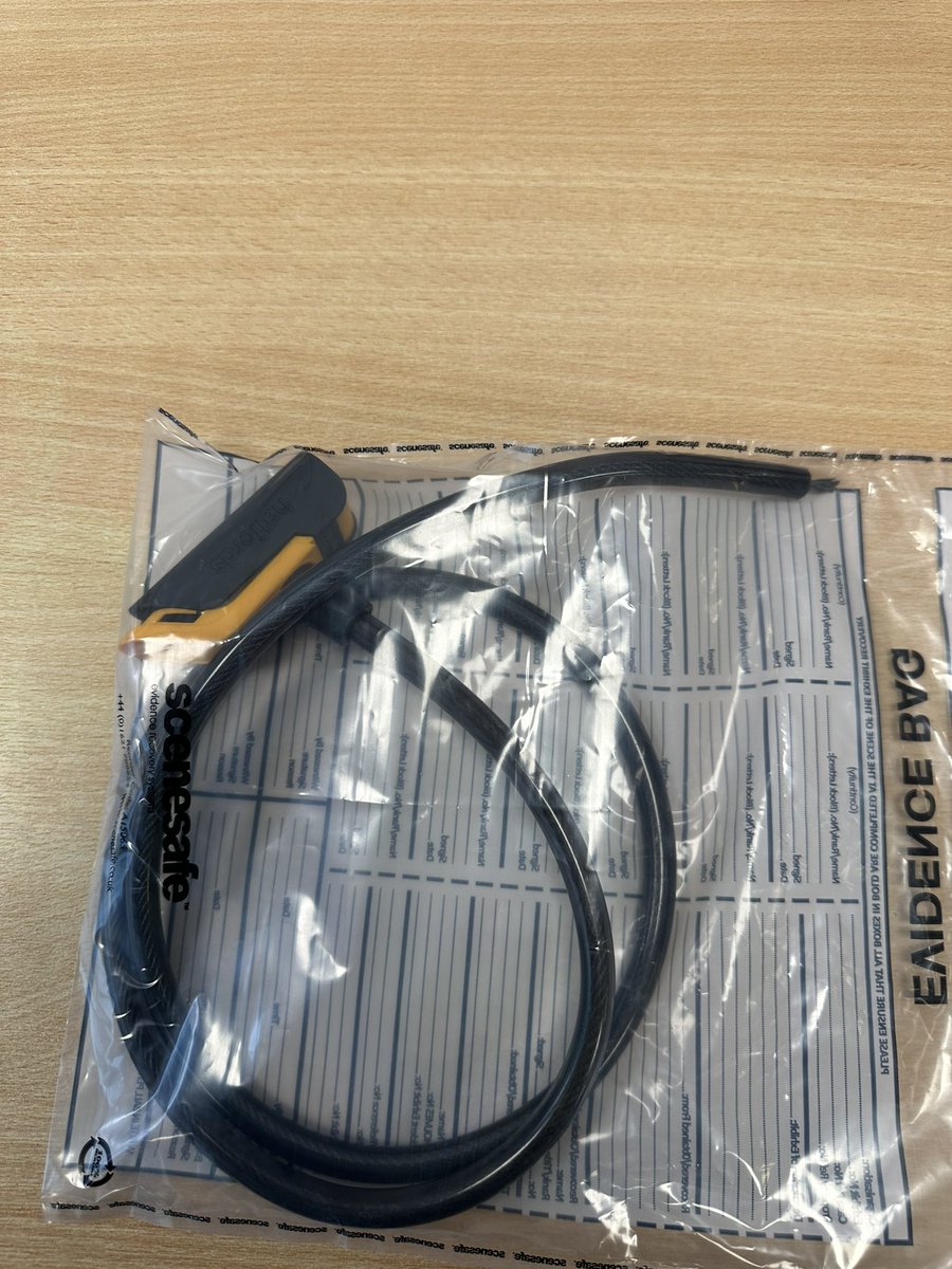 @BTPMersey officers have arrested two males this morning attempting to make off with a bicycle at Liverpool Lime St Stn. Officers have seized the bike and both offenders are now in custody. Recognise this bike lock? Call 0800405040 quoting ref: 195 190424.