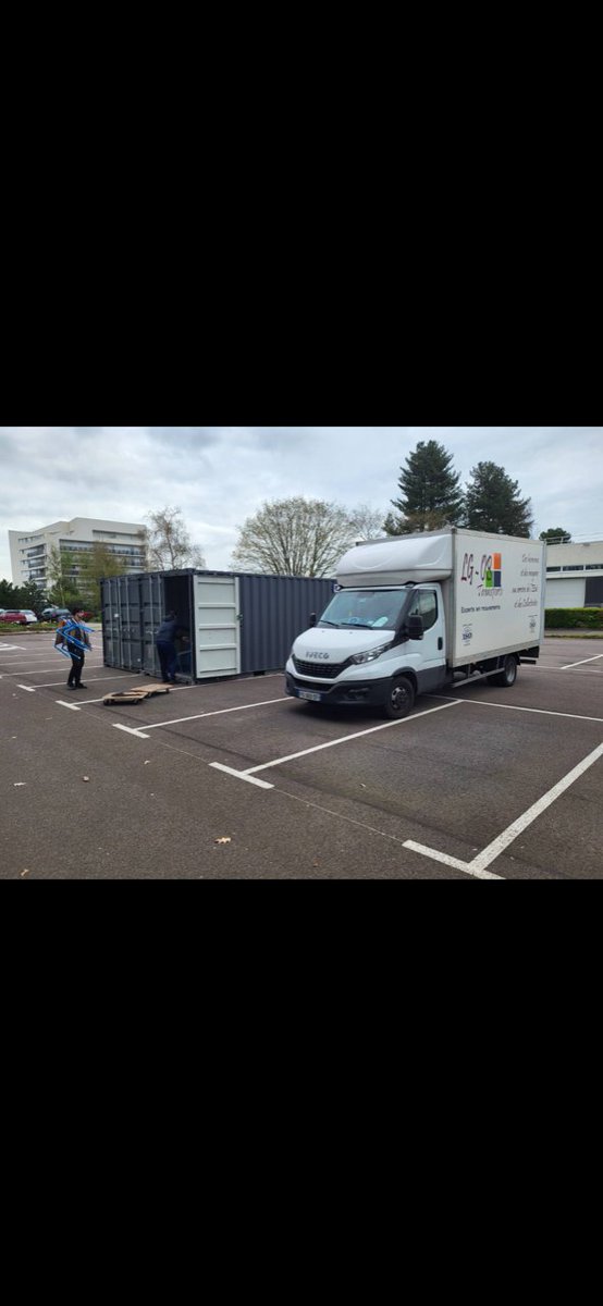 "Nous sommes ravis d'annoncer le transfert réussi de nos nouveaux camions LGOB au lycée Dumezil à Vernon! Ces véhicules modernes et efficaces amélioreront considérablement nos opérations de transport. Une étape importante pour notre équipe et notre engagement envers l'excellence