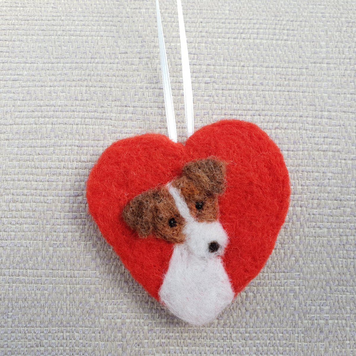 Happy Friday! Loved designing and creating this sweet felted Jack Russell hanging decoration. A beautiful decoration for your home or perfect to gift. Will come gift wrapped. Thank you ❤️🐾 therockingfelter.etsy.com/uk/listing/163… #etsy #jackrussell #dogsofx #firsttmaster #elevenseshour