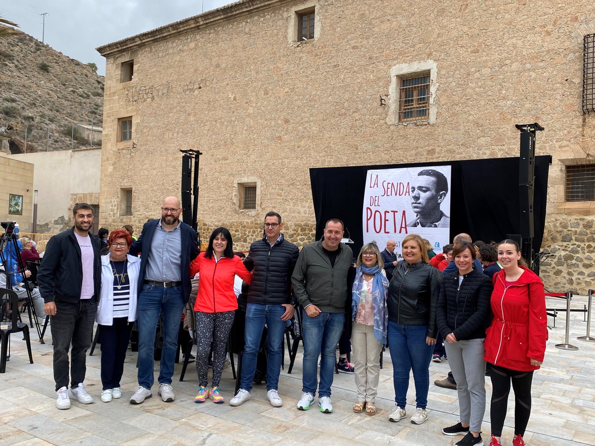 Acto de apertura de la Senda del Poeta 2024 👣 Los diputados provinciales @LoretoSerranoP y @ABernabeuCox participan en este acto, organizado por @AytoOrihuela en el marco de la 'Primavera Hernandiana' Un merecido homenaje al gran poeta Miguel Hernández 🖊️