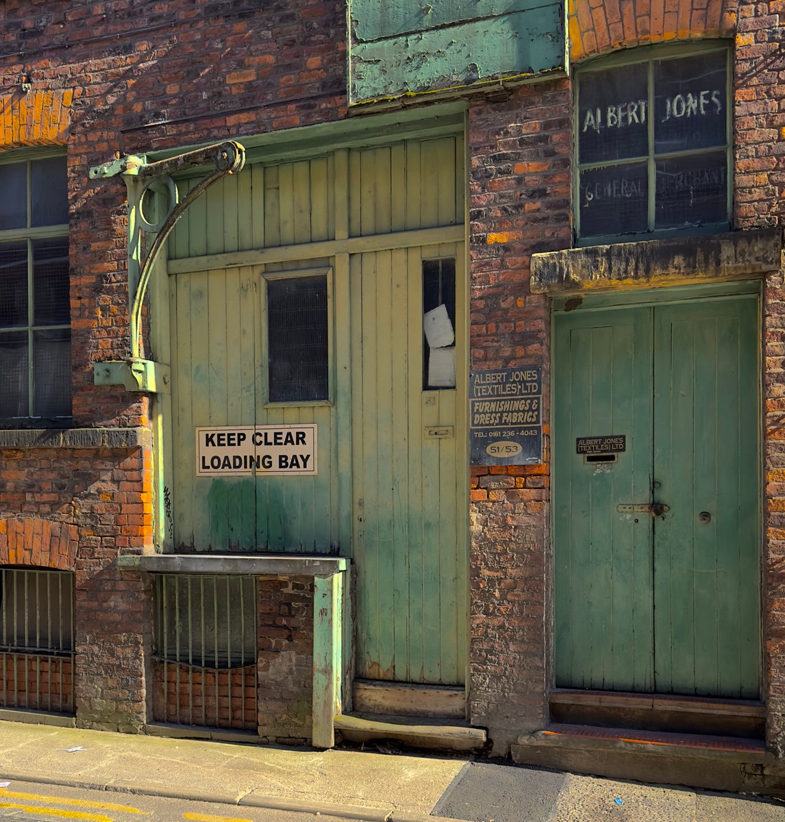 📢After 164yrs in same family this Manchester warehouse - which SAVE flagged in our latest report - is for sale. Sympathetic conversion cd give it another 164yrs! ♻️ 'Properties as historically significant as this are rare,' estate agent told @MENnewsdesk: bit.ly/4d5rAWw