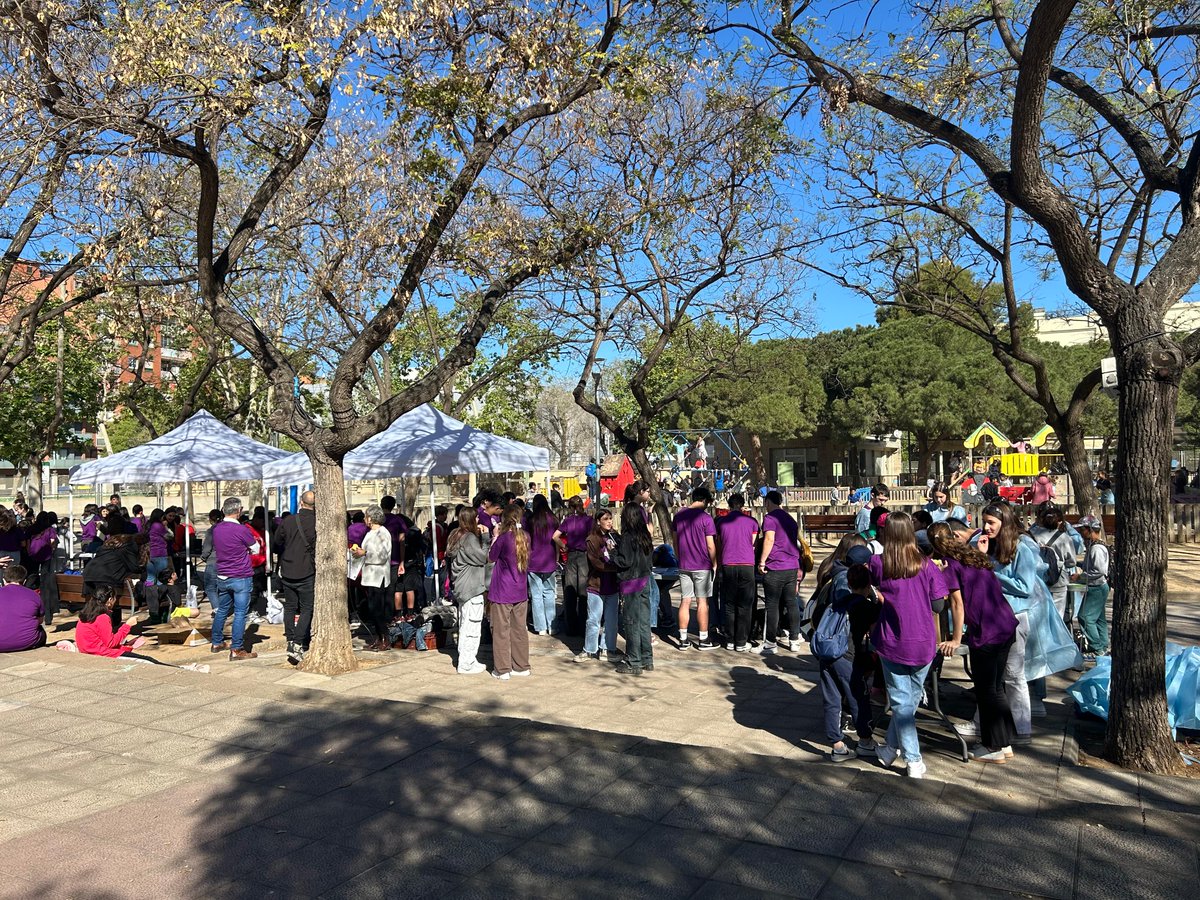 LHEDUCACIO's tweet image. 🔬Tallers de ciència, mates, tecnologia... omplen aquest matí el parc de l&apos;Alhambra a la 6ena Jornada #STEMALH24. 
🧬Alumnes de 12 instituts fan els tallers per als estudiants de 17 escoles amb l&apos;objectiu de promoure aquestes matèries.
#EducacióLH #LHCiència