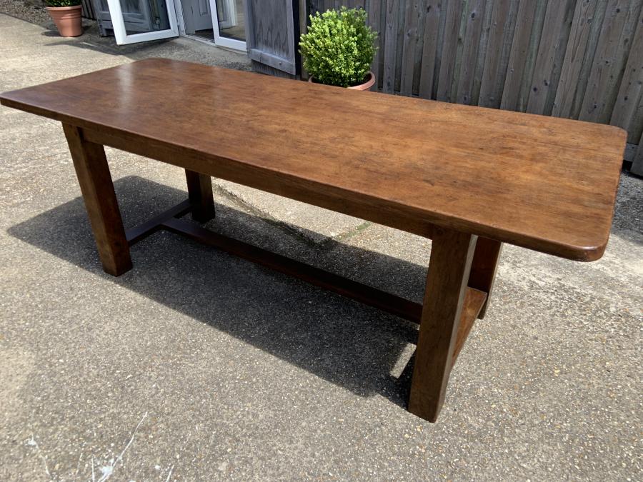 Early 20th Century Oak Farmhouse Table rb.gy/arxz6q #oakfarmhousetable #antiquefarmhousetable #farmhousetable #antique #furniture