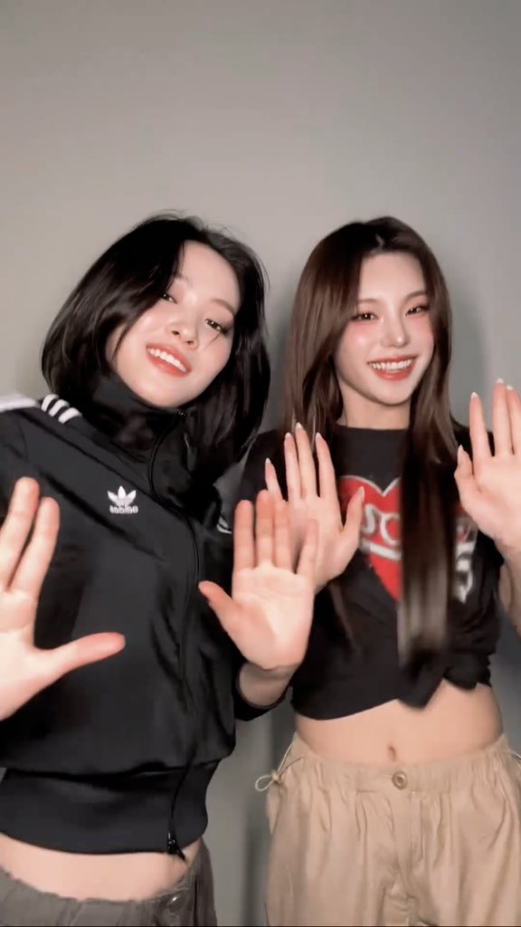YY_GO_'s tweet photo. OMG…

#있지 #ITZY #땡덩 https://t.co/GziiLoI8l5