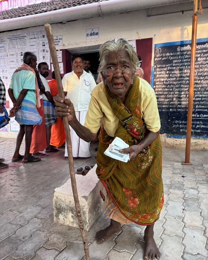 102 years old voter from Dindigul, Tamil Nadu. She knows value of her one vote!!!!! 🙌🚩

#GoOutAndVote #vote #VotingDay #VotingRights