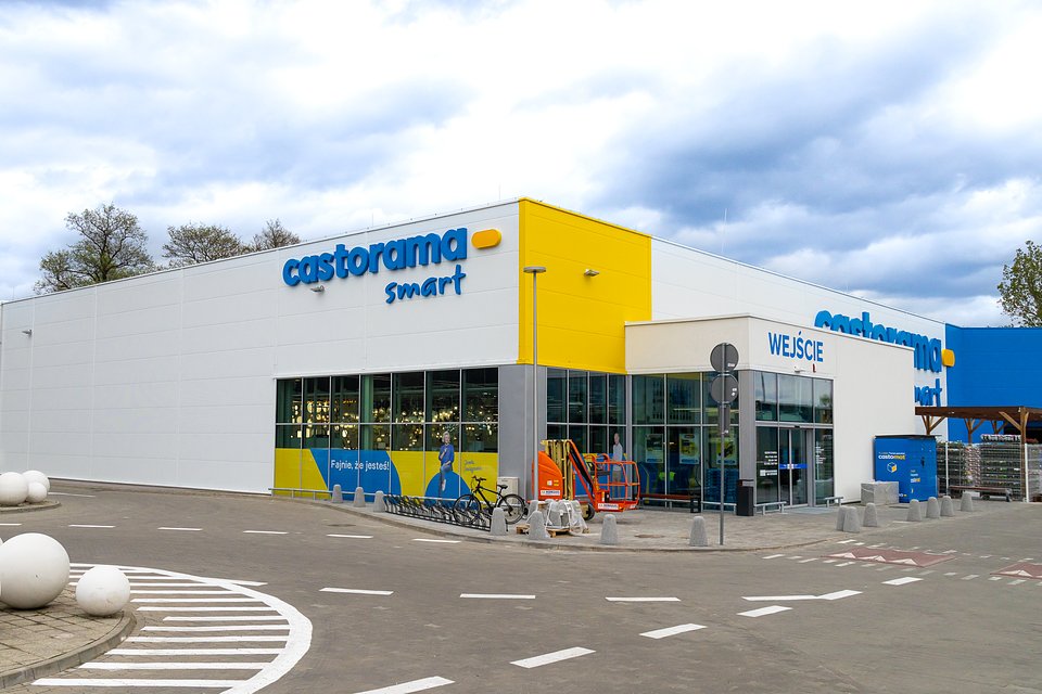 Congratulations to Castorama Polska on the opening of its new Smart store, bringing its total to 103 stores! 🎉 Located in Grójec, the new 2000m2 compact store includes an outdoor garden area, Click & Collect lockers and offers 15,000 products to DIY and trade customers⚒️