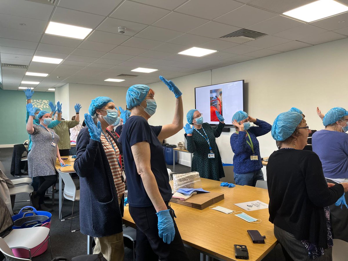 Last week, our Community Outreach team ran a workshop with Yorkshire Mushroom Emporium, where NHS staff learned how to grow oyster mushrooms. They also enjoyed trying Lion’s Mane tea. After nurturing their mixture for 2-3 weeks, they should have their own harvest to enjoy 🍄