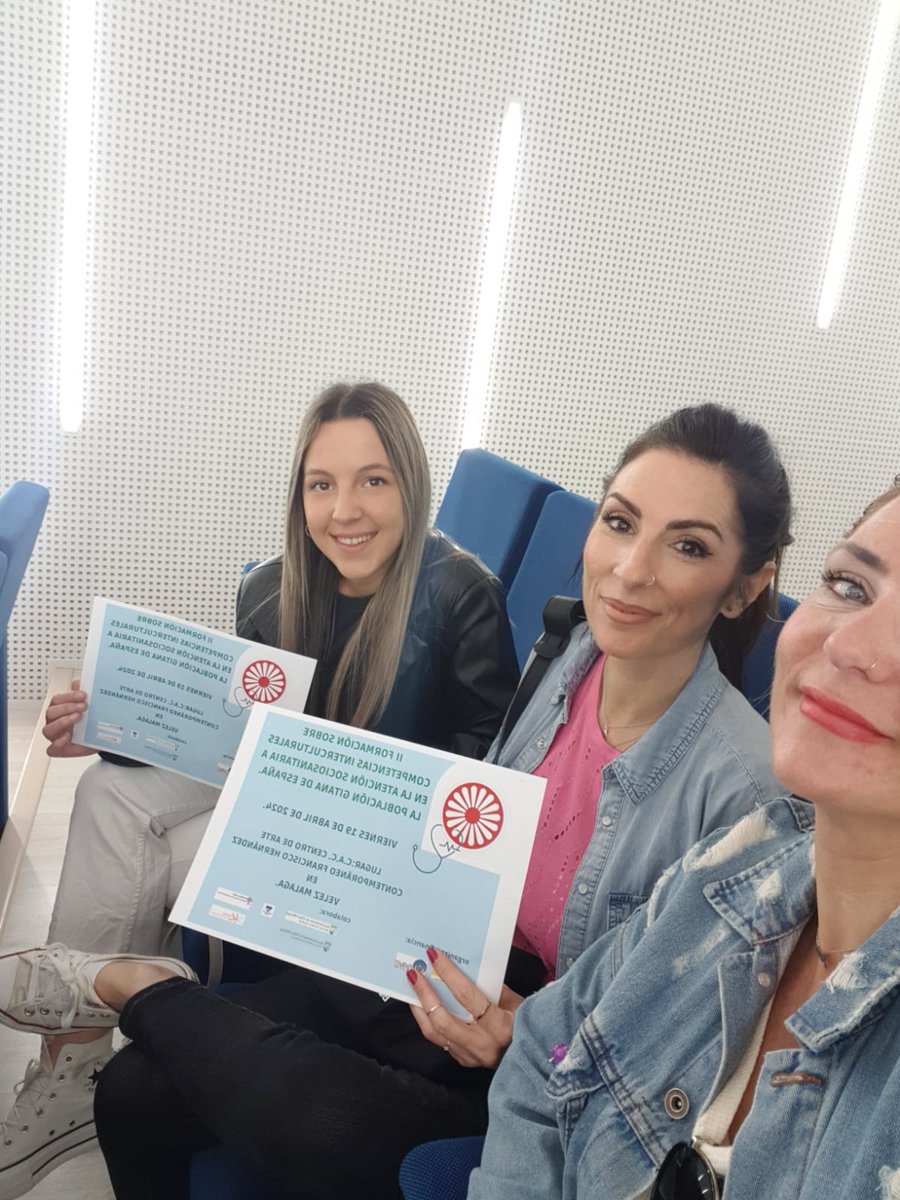 Esta mañana nuestras compañeras Ana, Ángela y Ainhoa participan en las jornadas sobre atención sociosanitaria a población gitana en Vélez-Málaga @pvoluntariado @AytoVLZ