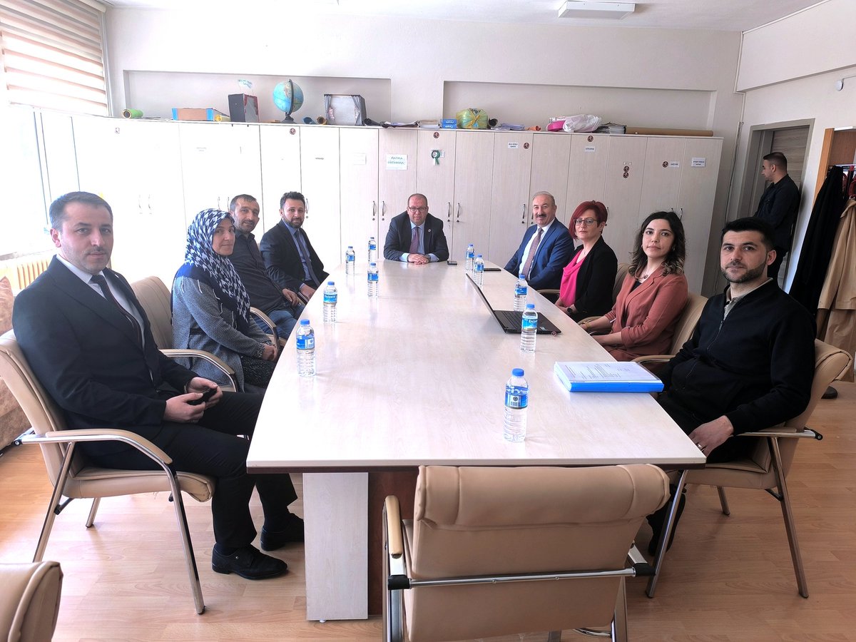 Bünyan Hamidiye MTAL "Okul Güvenliği ve Öğrencilerin Korunması toplantısını gerçekleştirdik. 
<a href="/gokmen_cicek_/">Gökmen Çiçek</a>
<a href="/kayserimem/">Kayseri İl Millî Eğitim Müdürlüğü</a>
@bunyankaymakam 
<a href="/bunyanilcemem/">Bünyan İlçe Milli Eğitim Müdürlüğü</a>
<a href="/iakdogan38/">İlker AKDOĞAN</a>