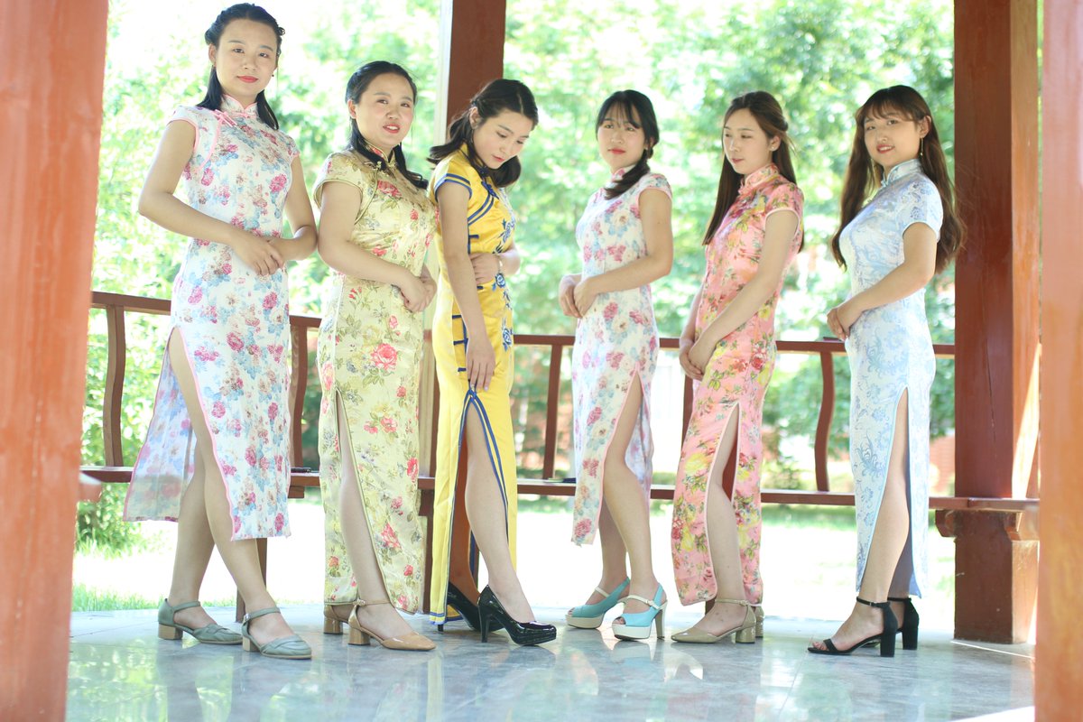 旗袍毕业小姐姐写真 [234P+1.1G] #眼镜娘 #眼镜妹 #毕业照 #女大学生 #写真 
No.041918 预览全套尺度看置顶或私信 
投稿：@wqganenshi_   @MuyishiD @007share https://t.co/KGaRwQBx2U