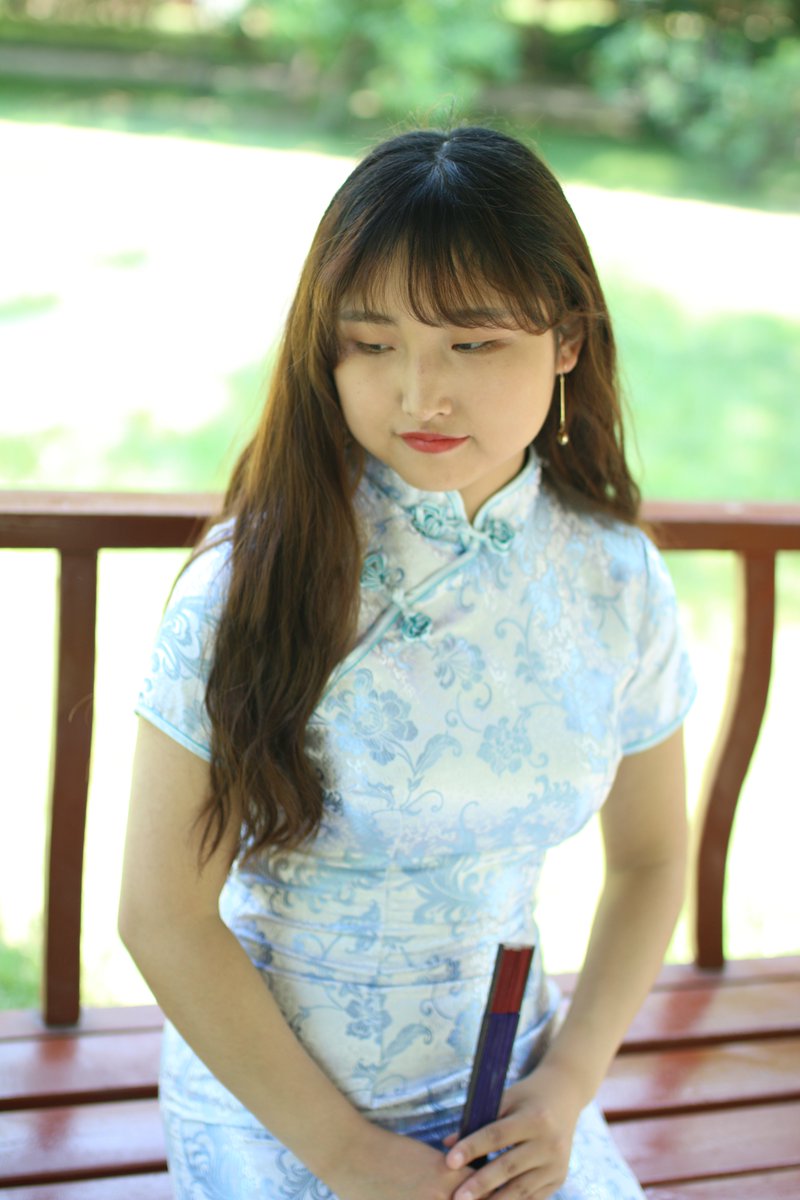 旗袍毕业小姐姐写真 [234P+1.1G] #眼镜娘 #眼镜妹 #毕业照 #女大学生 #写真 
No.041918 预览全套尺度看置顶或私信 
投稿：@wqganenshi_   @MuyishiD @007share https://t.co/KGaRwQBx2U