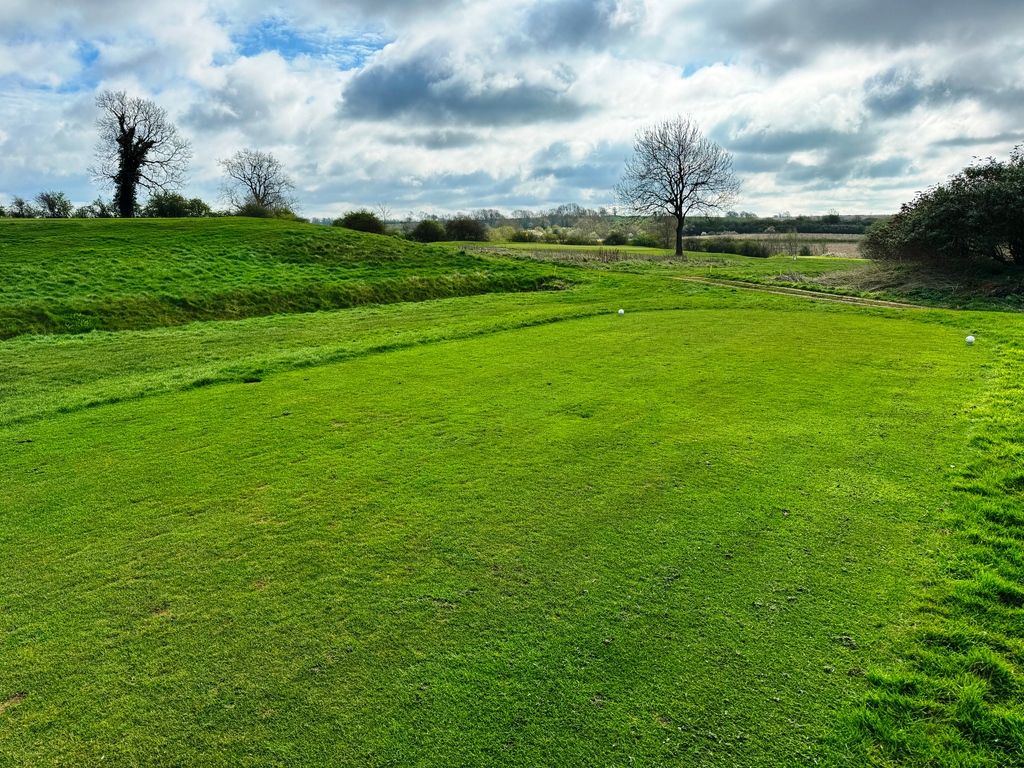 Maintaining a lush green course amidst heavy traffic has often posed a significant challenge at Kilworth Springs Golf Club. After a thorough search for the ideal seed, our EuroGrass Pro Rapid Repair has transformed the course's resilience & aesthetics. dsv-uk.co.uk/amenity_news/F…