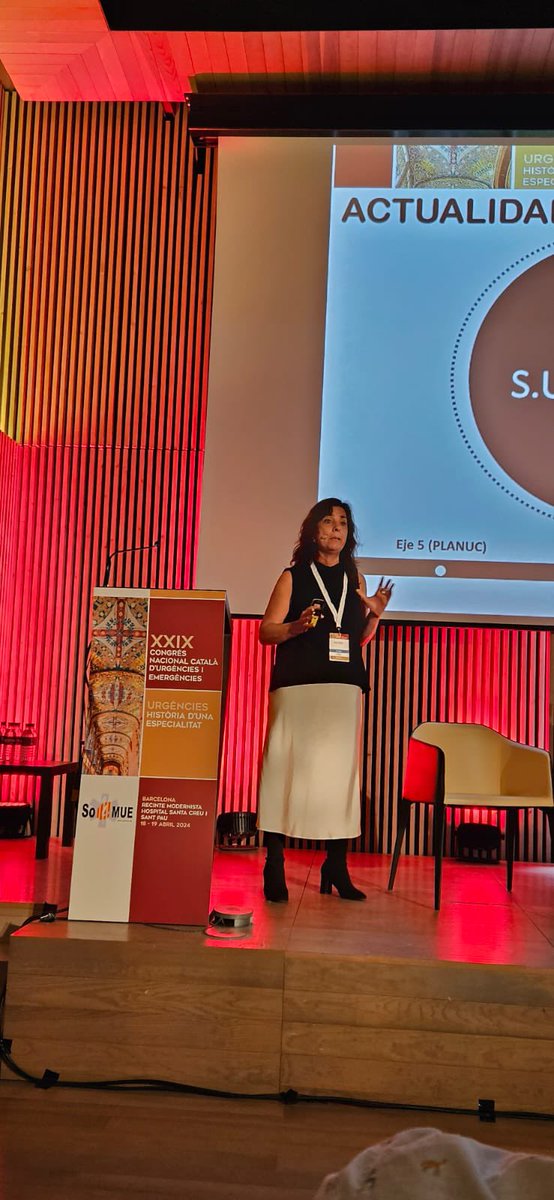 La Dra. @MartinezVena, geriatra del Servei d’Urgències @harnaulleida ha aconseguit convèncer a l’auditori de la @SoCMUE sobre el model d’atenció al pacient geriàtric. #orgullequip #somreferents #Lleida #salut