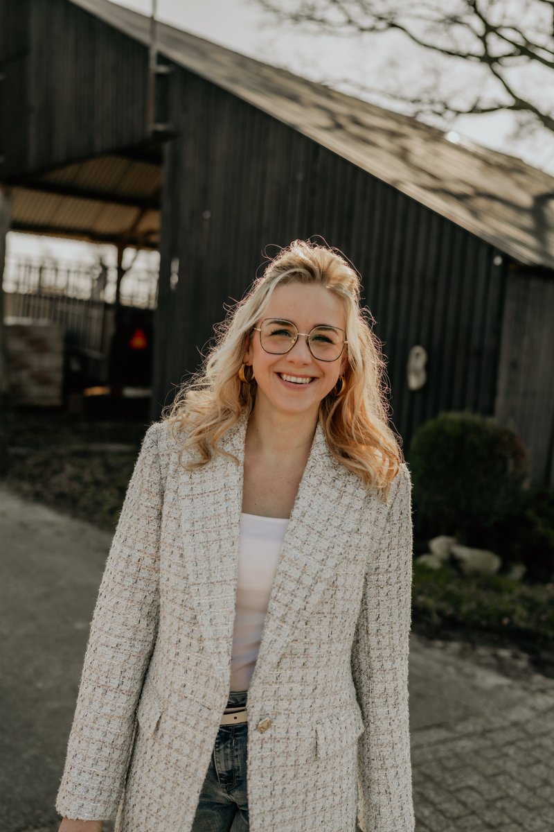 Hoi allemaal, ik ben Nanda van den Pol en de nieuwe coördinator van Vallei Boert Bewust! Heb je vragen, opmerkingen of ideeën? Ik hoor het heel graag! Samen gaan we ervoor zorgen dat onze Vallei blijft bloeien. 
Ps: nieuwsgierig naar meer? Lees de beschrijving van de foto