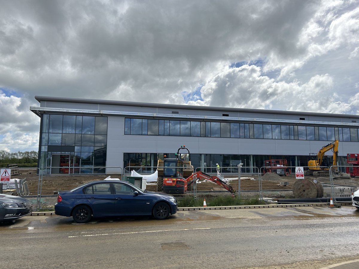 Great to see the progress on Units 7 &amp; 8 at Catalyst #Bicester on Wednesday. MEP installation is being carried out by <a href="/mandekltd/">Mandek Ltd</a>  to a high standard.  <a href="/AlbionLandLtd/">Albion Land</a> <a href="/KAM_PCL/">KAM Project Consultants Ltd</a> <a href="/ParkwayMK/">Parkway Construction</a> 
#CornishArchitects #BaileyJohnsonHayes
#engineeringdifference #breathinglifeintobuildings