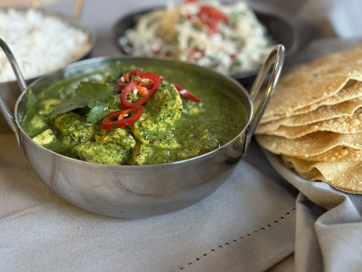 Hariyali Chicken This vibrant and delicious curry has its origins in the state of Punjab in Northern Indian.  It is fabulous, and easy to cook at home. Full recipe in my @irishexaminer column this week. irishexaminer.com/food/arid-4137…