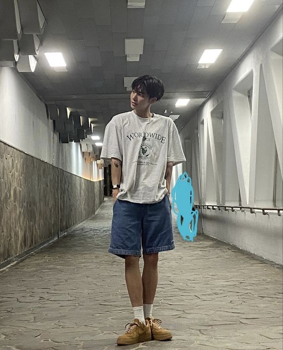 destinatore's tweet photo. Taehyun: Vario putih

Julukannya pangeran ber-Vario putih. Ganteng, wangi, bensin full, jok motor mengkilat, taat aturan, pokoknya lengkap. Ramah senyum (dan senyum2 sendiri), kalau disapa jawabnya selalu, “Iya, dek ...”sambil ngangguk dan senyum tipis. https://t.co/PunyMmh95h