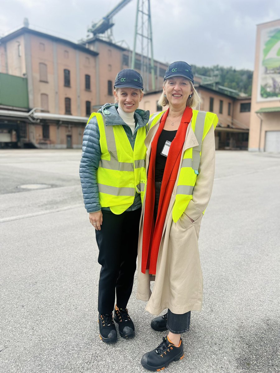 Heute bin ich bei der AustroCel in Hallein. Ein österreichischer Betrieb der Zellstoffe und Bio-Energy aus Holz herstellt. Besonders beeindruckt bin ich von dem kaskadischen Prozesses des Holzes. Wir brauchen mehr nachhaltige Energiebausteine für unsere Zukunft.