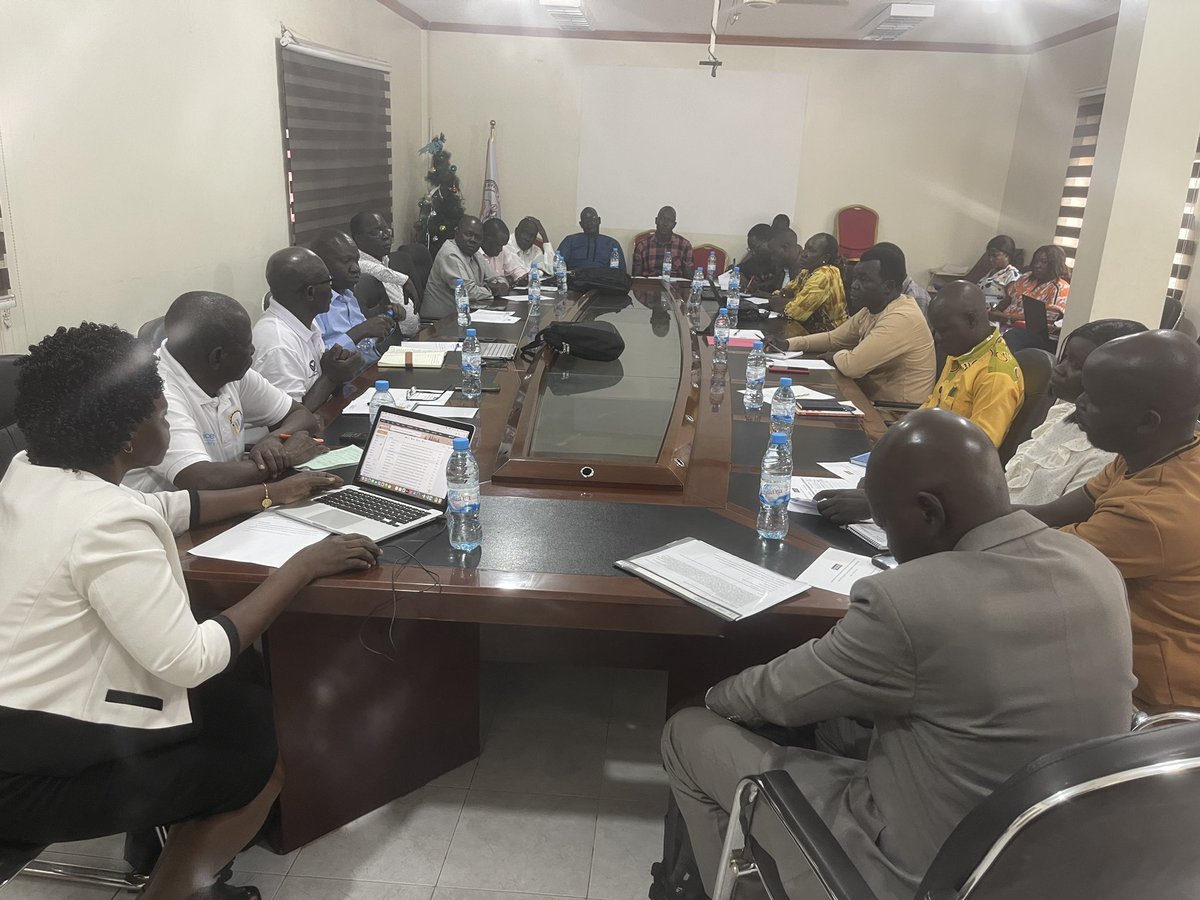 Joined hands with the Ministry of Humanitarian Affairs and Disaster Management as we strengthen our efforts to mitigate climate-induced hazards in South Sudan through our Early Warning Network.
#ClimateResilience #EarlyWarningSystems #DisasterManagement #CommunityEngagement