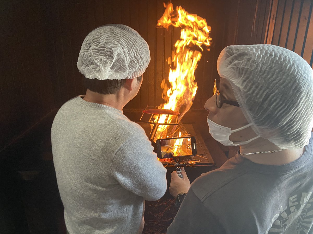 外から見ると人気そうに見えるらしいかつおのわら焼き体験は最近取材や撮影はあっても体験予約はかなり少ないです。GWガラ空きです。せっかく予定空けといたのにガラ空きです。