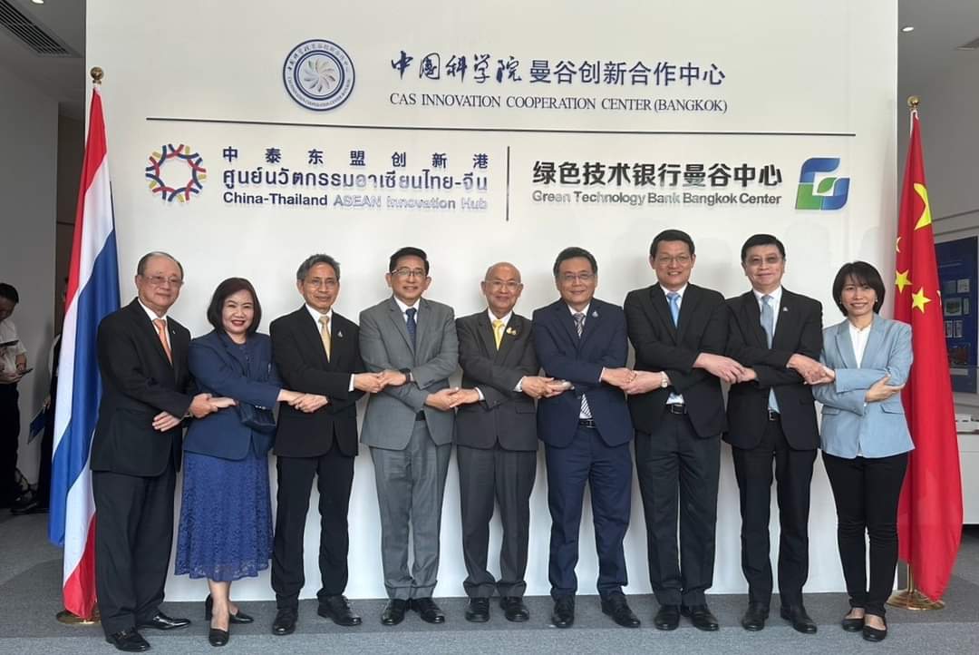 ftithailand's tweet photo. 📍 FTI joins press conference to launch Green Technology Expo 2024

On 17 April 2024, Mr. Arun Iamsuree, chairman of the Thai-Chinese Economic and Investment Institute (TCEII), FTI attended the press conference for the launch of the Green Technology Expo 2024 organized by the Thai-Sino Association of Sciences and Technology (TSAST) at the office of Chinese Academy of Sciences Innovation Cooperation Center (CAS). The event was honored by Prof. Emeritus. Dr. Kasem Watanachai, H.M. The King's Privy Councilor and president of the TSAST, along with Prof. Dr.Pichai Sonchaeng, secretary-general of the TSAST and executives from government and private organizations.

#FTI #TCEII #GreenTechnologyExpo #TSAST #ThaiChineseCooperation #CAS #GreenTechnology #GreenExpo #SciencesAndTechnology #ExpoLaunch