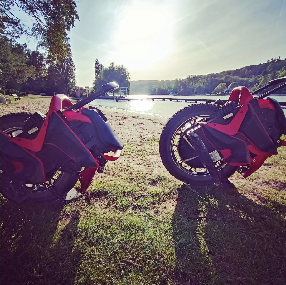 Explore even broader horizons with #kingsong #eucs 
Credit to @wheelerpro78 for nice picture.

#kingsong #electricunicycle #euc #riders #riding #kingsongs22 #suspension #kingsongs22pro #emobility #fun #offroad #view