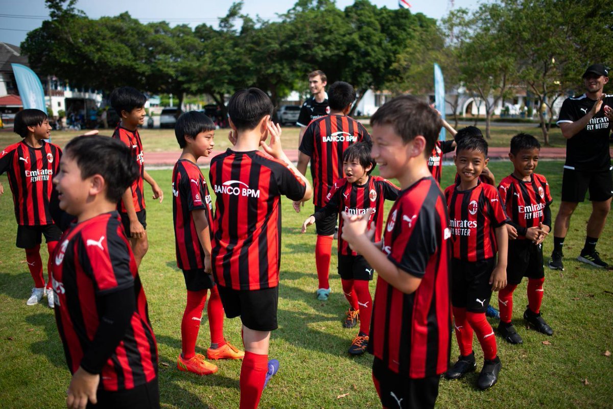 ฝึกฟุตบอล อย่างเข้มข้น กับทีมโค้ชจาก Milan Academy ที่บินตรงมาจากอิตาลี กับ AC Milan Academy Junior Camp Thailand In Bangkok 2023 #acmilanjuniorcampthailand #italianfootballcampinthailand #sportitudethailand #การกีฬาแห่งประเทศไทย #ททท #ฟุตบอลเด็ก #ฟุตบอลเยาวชน