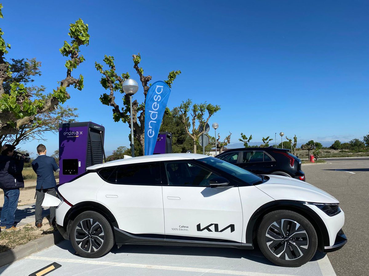 ElisardoPardos's tweet photo. ¡Hoy celebro mis 33 primaveras con esta noticia! 🎂

Nueva estación de carga ultrarrápida en la A-2 de la mano de @Endesa. 

⚡️6 plazas de carga con 3 cargadores de 300kW. 💪🏼

#movilidadeléctrica #puntoderecarga #endesax 

https://t.co/MNGFbQE1VL https://t.co/NkJiV6Tzw6