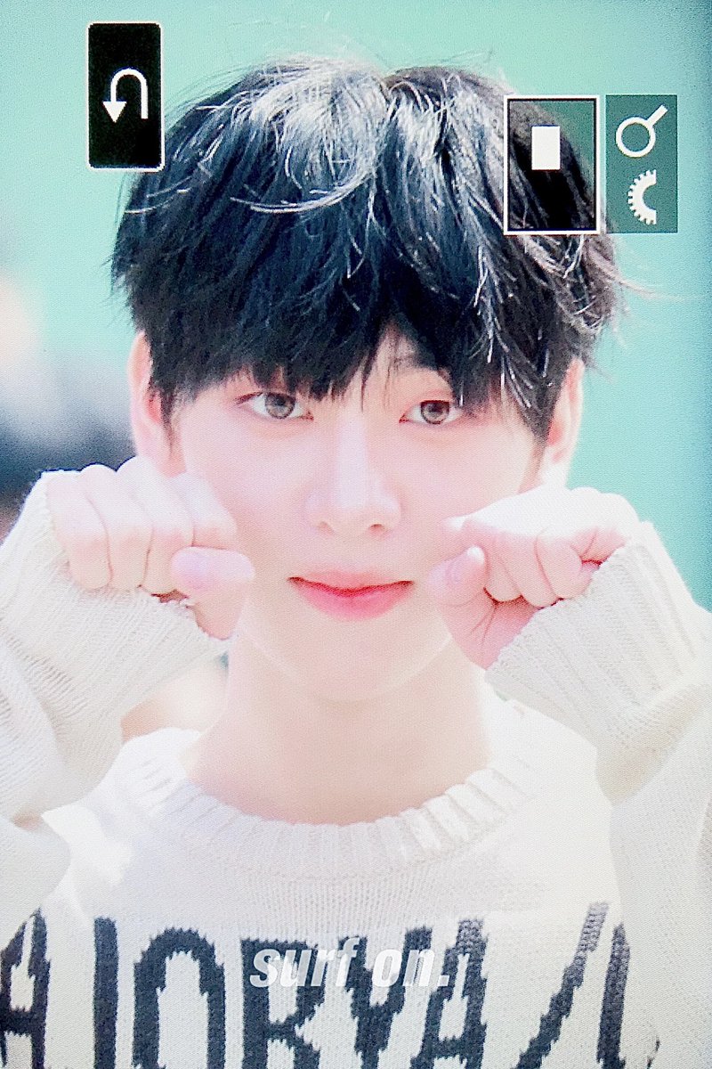 surfon218's tweet photo. 240419 버스킹 프리뷰

신촌에서 제일 귀여운 강아지 1위

#드리핀 #DRIPPIN #김동윤 #동윤 #DONGYUN https://t.co/dWkRGVy7fD