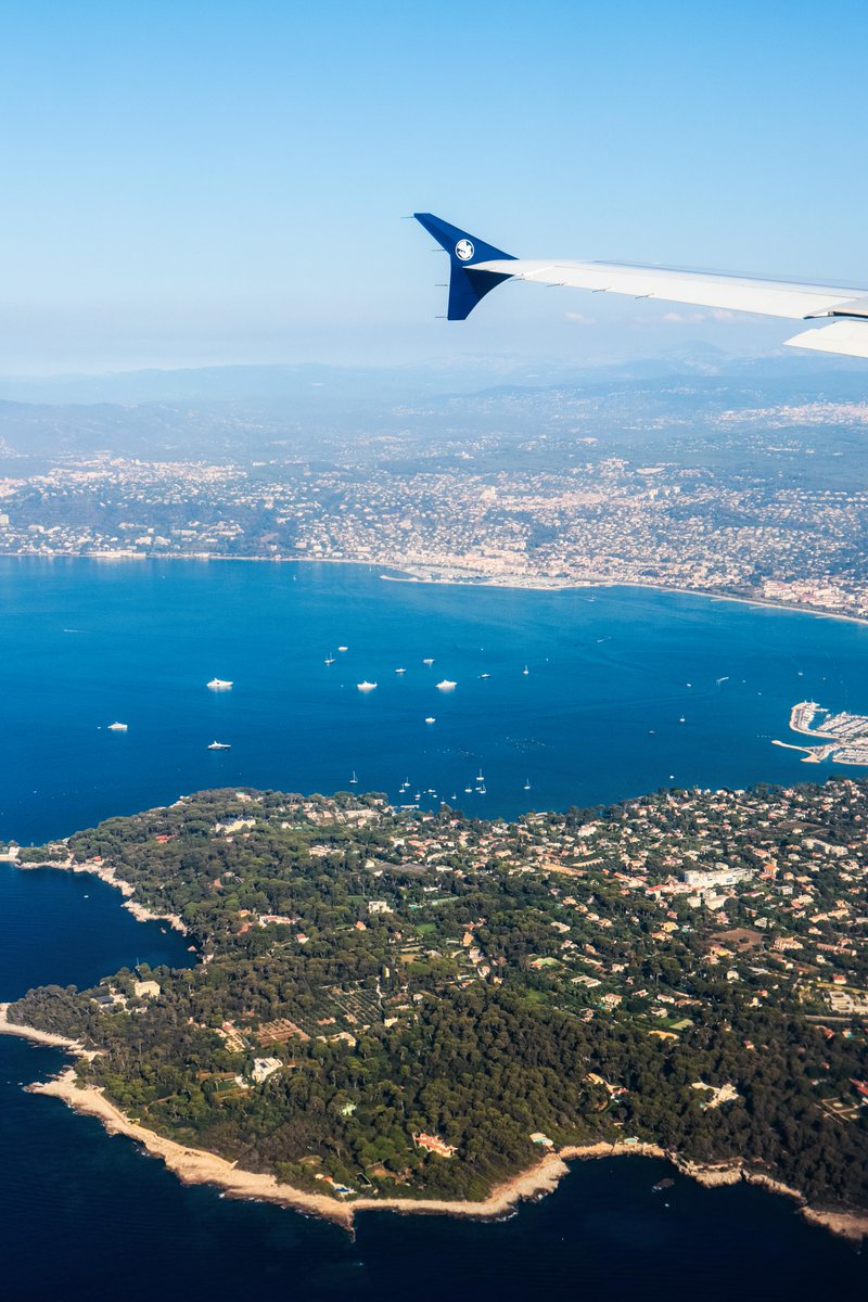 Every flight leaves you with a unique view out of the window. Guess where our plane is about to land: • Marseille, France • Rome, Italy • Nice, France • Barcelona, Spain 📸 kwrzosek_photography (Instagram)