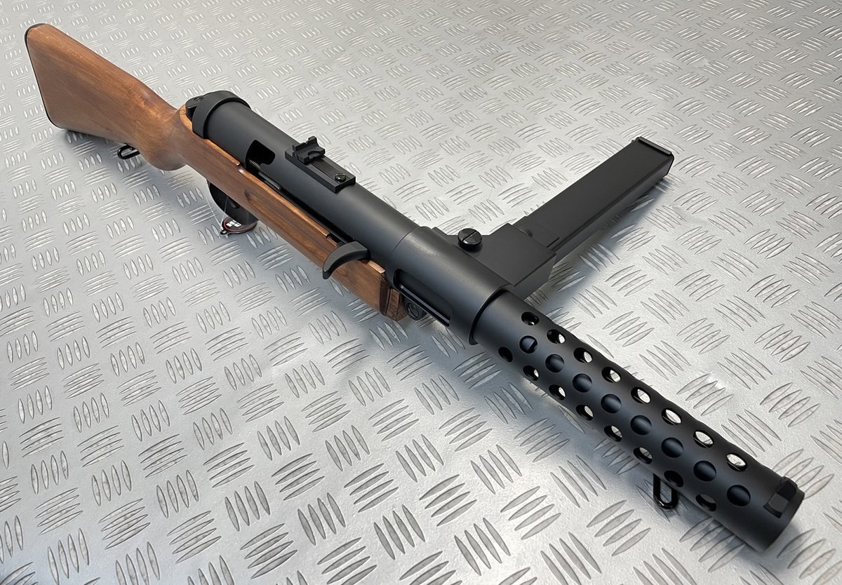 kinwa__official's tweet photo. ー再入荷案内ー
ARROW DYNAMIC社製 ベルグマン MP18 電動ガン 入荷
WWⅠ末期にドイツ帝国で開発された世界初の #SMG #MP18 を #電動ガン で再現
SMGという新ジャンルを確立した、まさに名銃
金属製レシーバーと木製ストックにより実銃さながらの雰囲気を醸し出してますが、重い😂
#サバゲー https://t.co/Nb9q9gQ6nO