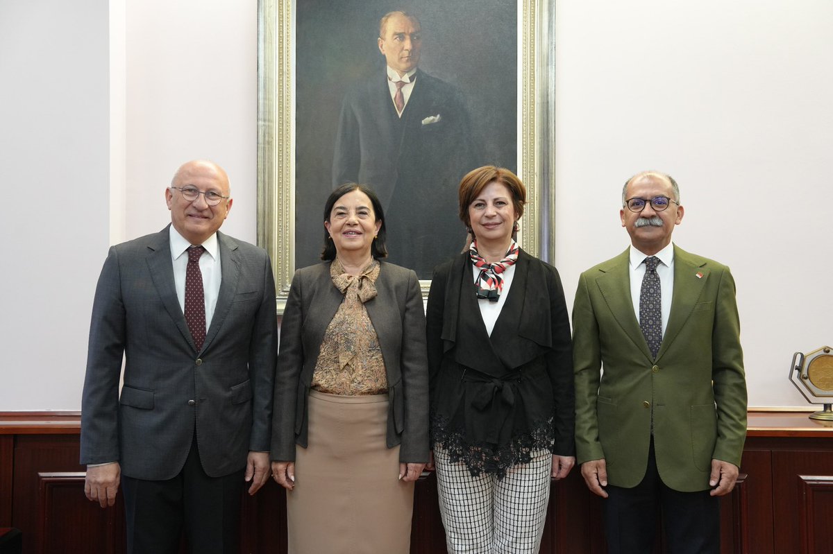 Milletvekillerimiz Utku Çakırözer, Jale Nur Süllü ve İbrahim Arslan ile bir araya gelerek seçim sürecini değerlendirdik, şehrimiz ile ilgili görüş alışverişinde bulunduk. Nazik ziyaretleri için kendilerine teşekkür ediyorum. @utkucakirozer @jalenursullu @arslanibrahimss