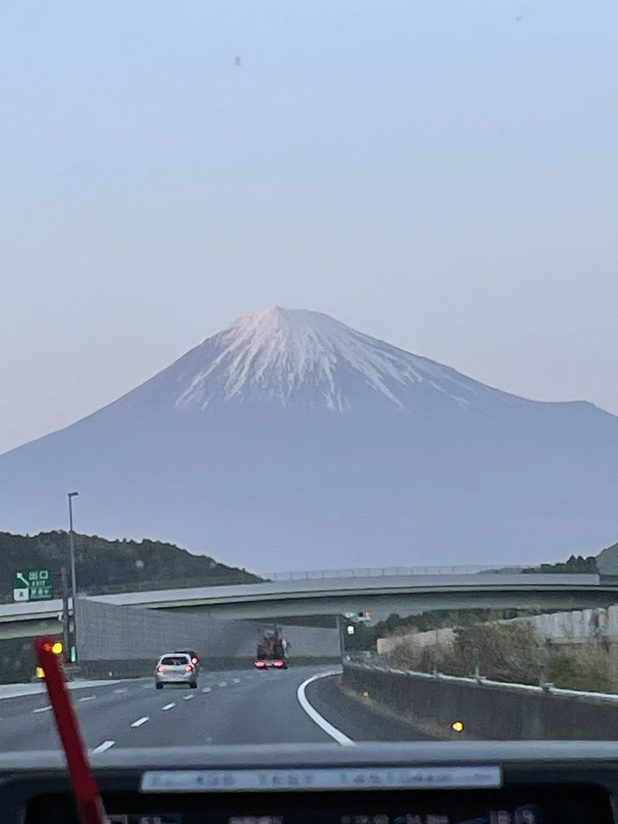 富士スピードウェイへ向かっています。 雲の無い富士山を拝めました🗻！ #富士山 #富士スピードウェイ