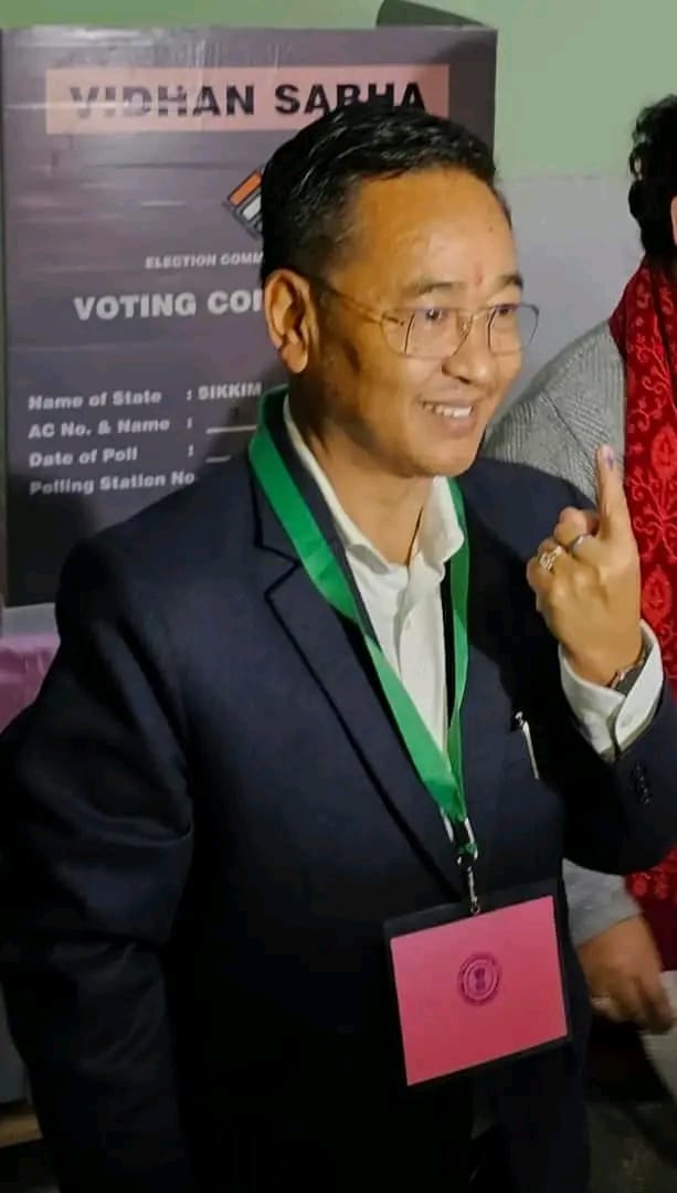 #MyVoteMyDuty #GoVote Sikkim CM @PSTamangGolay cast his vote at Singling polling station under Soreng-Chakung constituency. #GeneralElections2024. #ChunavKaParv #DeshKaGarv #LokSabhaElection2024