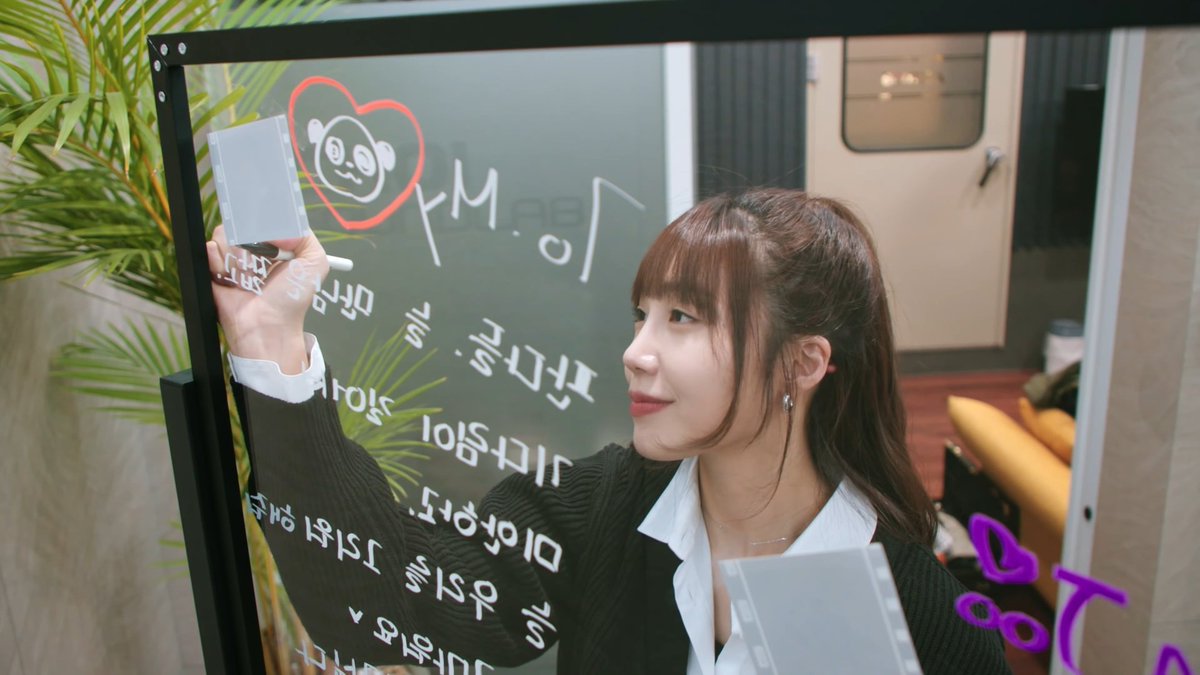 meungupdates's tweet photo. "To. My 🐼

Pandas, it's a short meeting.
It's been a long wait.
I'm sorry.
Thank you for always missing us. ♡

I miss you."

~~

📽️ Apink 에이핑크 'Wait Me There (기억, 그 아름다움)' MV
🔗https://t.co/5xYIto1zKR

#정은지 #JeongEunji #Eunji https://t.co/kPgW39PDcj