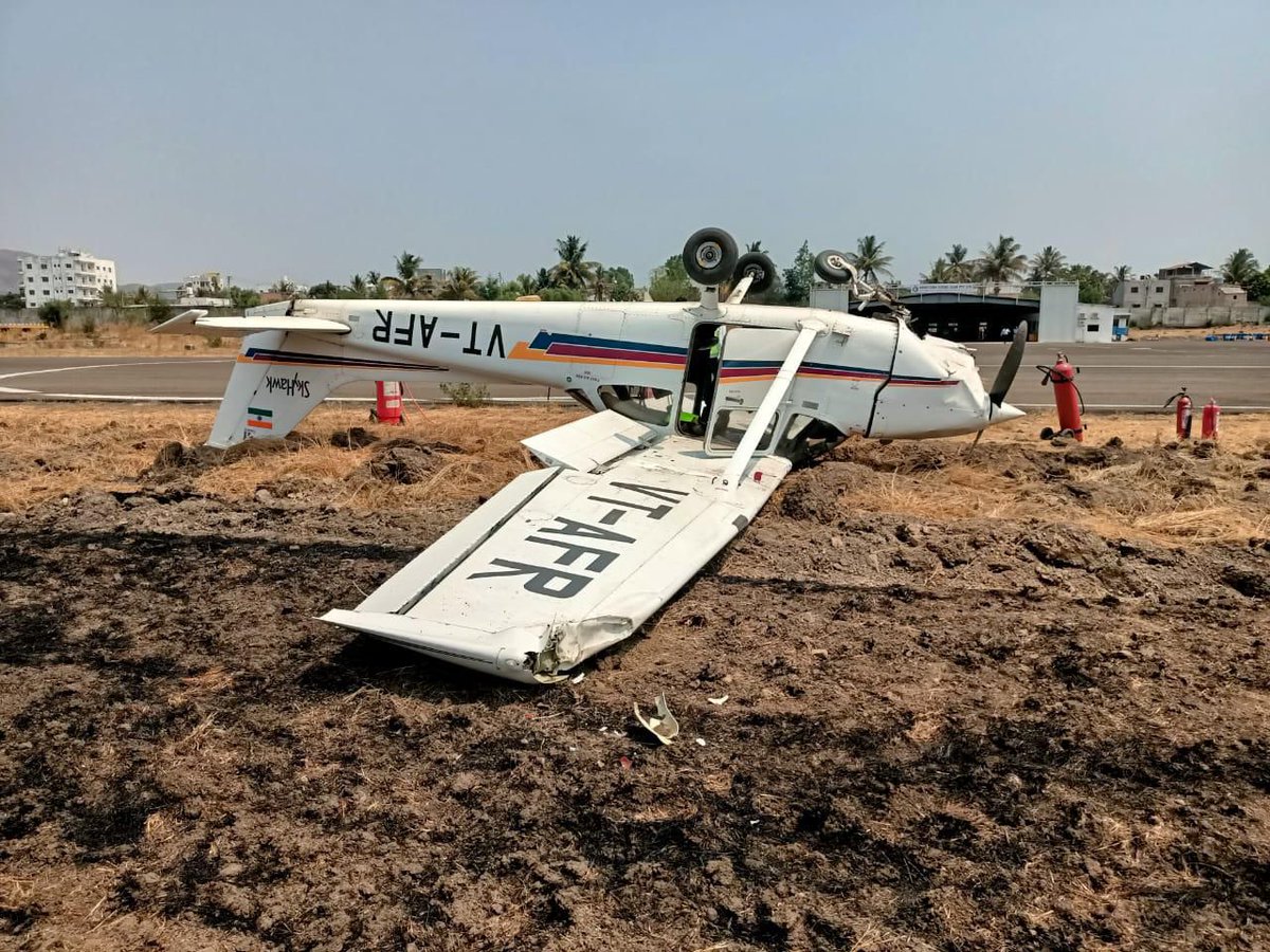 VT-AFR , Cessna 172 of Ambitions Flying Club crashed into airport wall of Karad air strip at Maharashtra during a training flight. #aviation