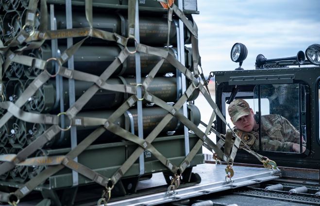 Netherlands, Czech Republic to Purchase Ammunition for Ukraine: defensemirror.com/news/36603/Net… #Netherlands #CzechRepublic #ammunition #ammo #HIMARS #Russia #Ukraine #RussiaUkraineWar #UkraineWar #RussianInvasion