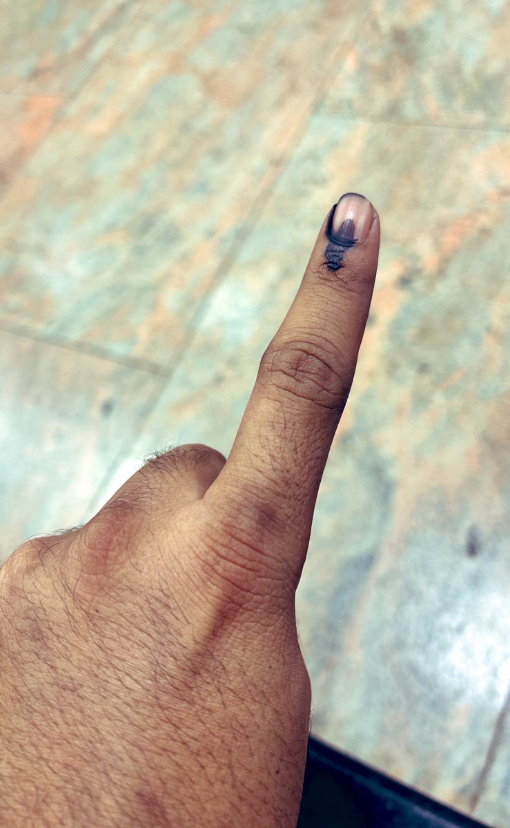 தமிழன் என்றொரு இனமுண்டு, தனியே அவர்க்கொரு குணமுண்டு… Go vote ✊🏽