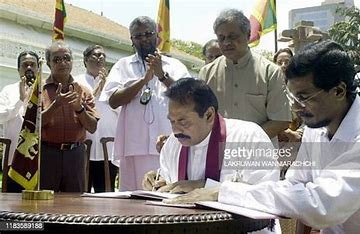 @URGamage Very young man signing a deal to support @PresRajapaksa