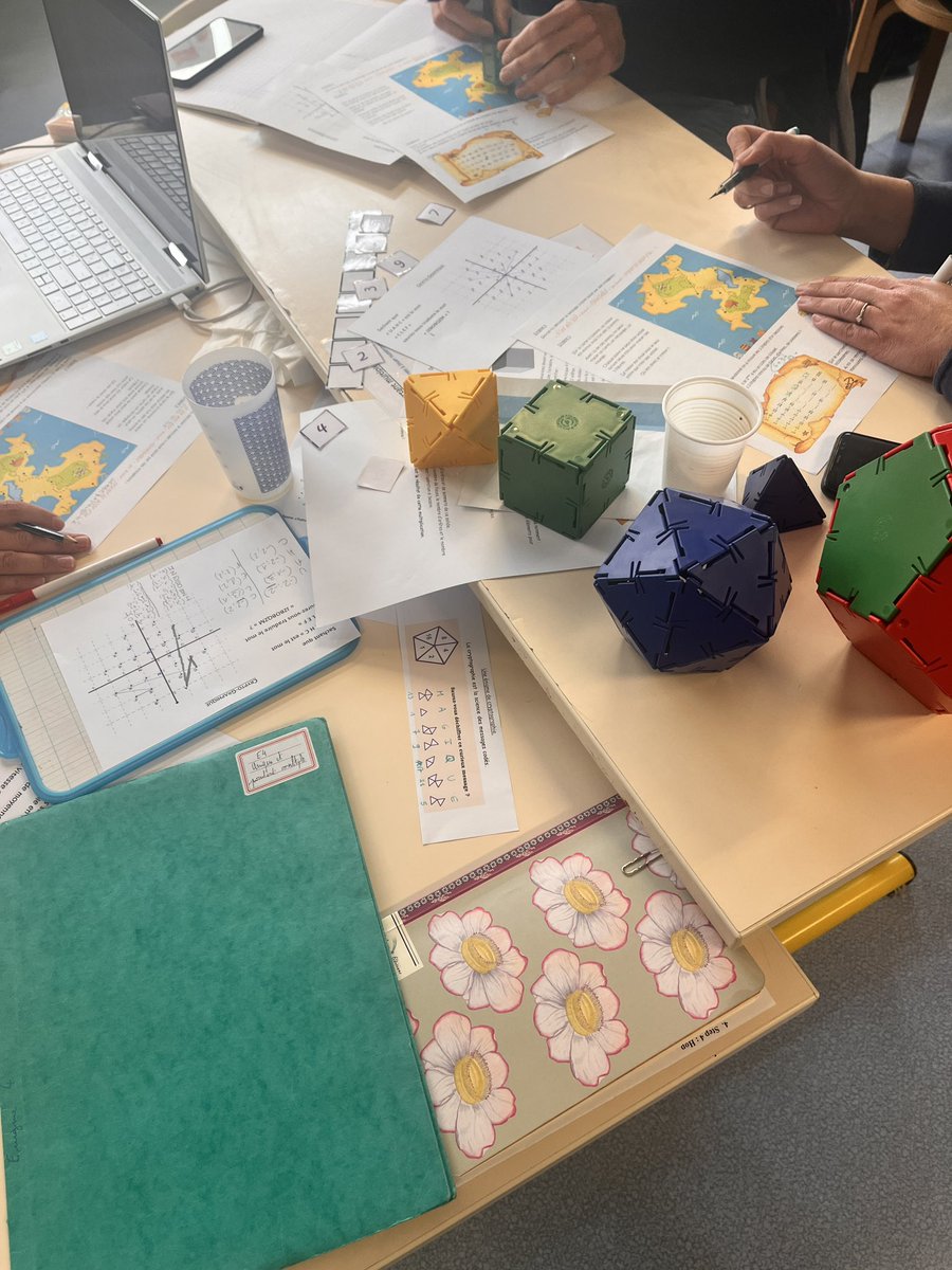 Énigmes classiques ! Les profs se prennent au jeu. Stage maths Mandela.