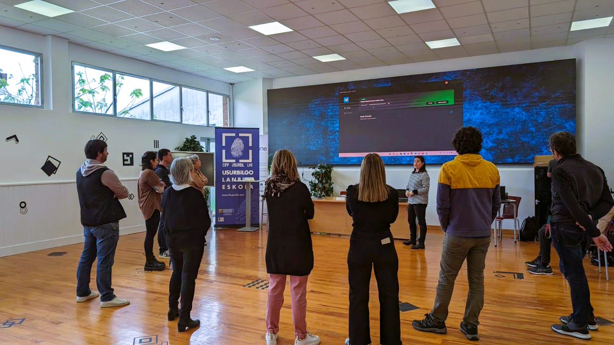 Yesterday, we onboarded VIROO 2.5 at @UsurbilLHII  , one of the vocational training centers that uses #VIROO. #Education is our passion, and empowering institutions with cutting-edge #VR tech is vital for the future of learning. #VRforEducation #FutureOfLearning