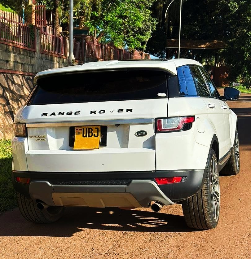 DriveNowUg's tweet photo. Better talking your xperience than what you watch, heard or read especially when it's about luxury no matter the age or the year it's been made. Gotta xperience it in the Ugused Rover Evoque 2015 edition at a negotiable price.
#LuXperience
Priced: #Ugx88m https://t.co/vSUQCc4a2n