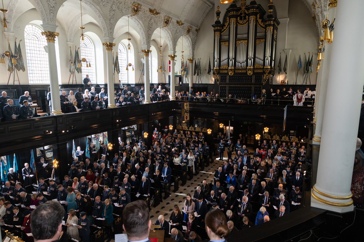 Recently members of the Royal Air Force community gathered at St Clement Danes for the RAF formation service. 
2024 marks 100yrs of the Royal Auxiliary Air Force & this year’s service recognised all the RAF reserves who serve & have served in the RAF.
 #RAuxAF100 @RoyalAirForce