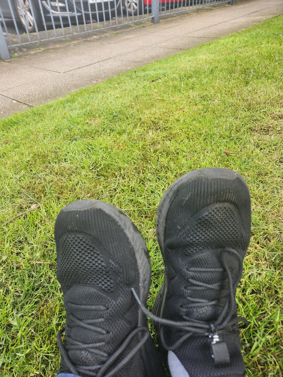 Shoes on again! Today I'm pledging to do a 30 minute run everyday starting on this #WorldLiverDay #Stepupforliverhealth along with my #noalcohol challenge. #LiverHealth #liver #livertwitter #DryDays @CyberLiver @WorldLiverDay @helloDryDays