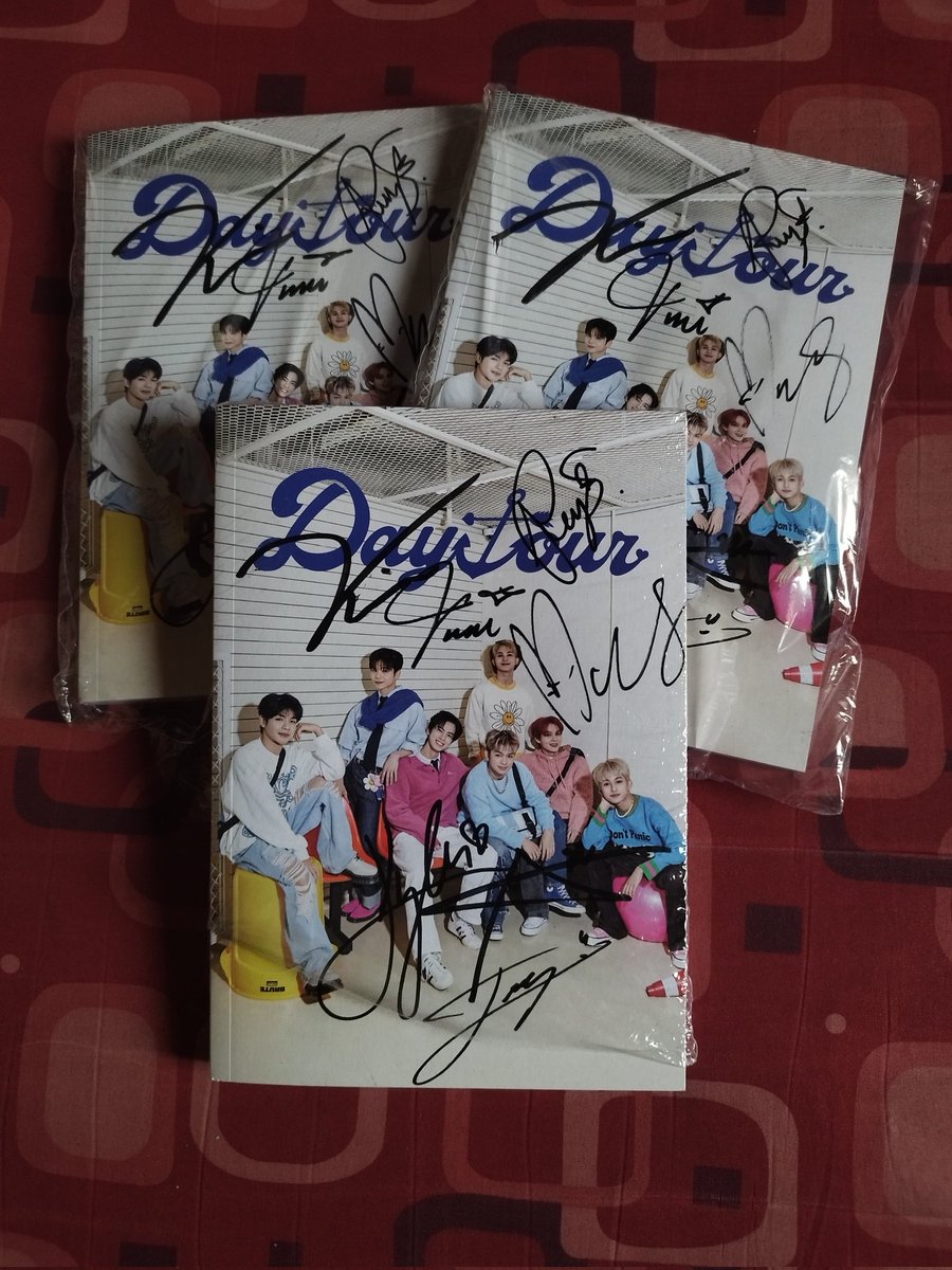 LFB WTS
For Sale

HORI7ON FSE Suitcase 
OT7 SIGNED Photobooks w/ Celeb Ticket - P800/each

🚚 LBC 

Rfs: I need funds for upcoming FSEs, selling extras

LFS WTB  #hori7on #anchors #anchor #wtt #wtb #lfs #bns #pc #photocard #photocards #album #suitcase