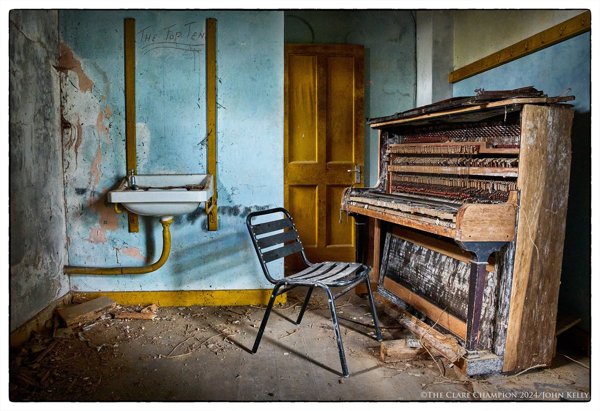 The Sound Of Silence.....Had the priviledge last week of photographing inside the old Mars Cinema and Ballroom at Kilrush where a feasibility study is ongoing into the viability of it's future. Here is the old piano in the band room backstage. #Capturinghistory @ClareChampion