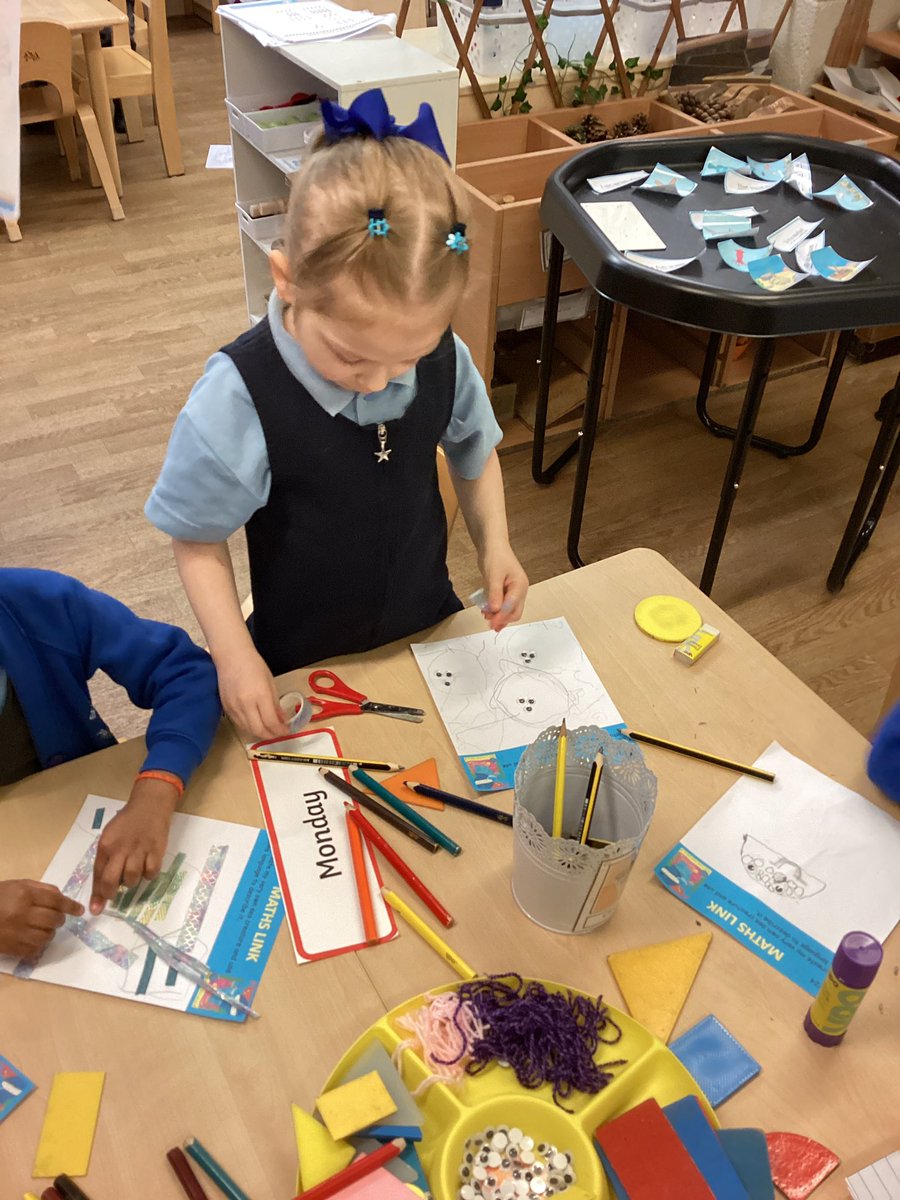 Today we linked maths with our story ‘Commotion in the Ocean’ and made sea creatures. We used our maths language to describe them. We had lots of imaginative ideas. @BedfordPrimary @SouthportLTrust @SMCLtdMaths
